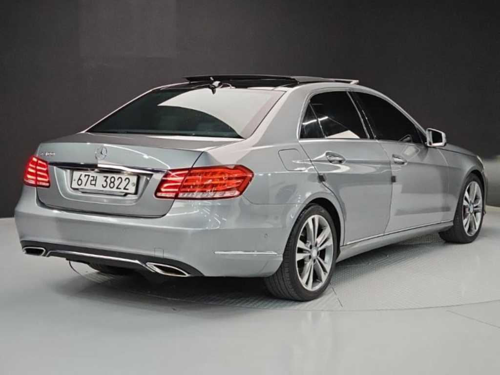 Mercedes Benz E class - Vista 3