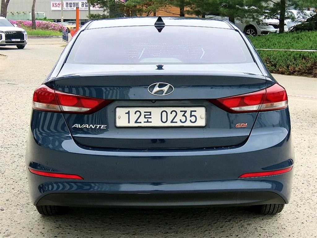 HYUNDAI Avante - Vista 4