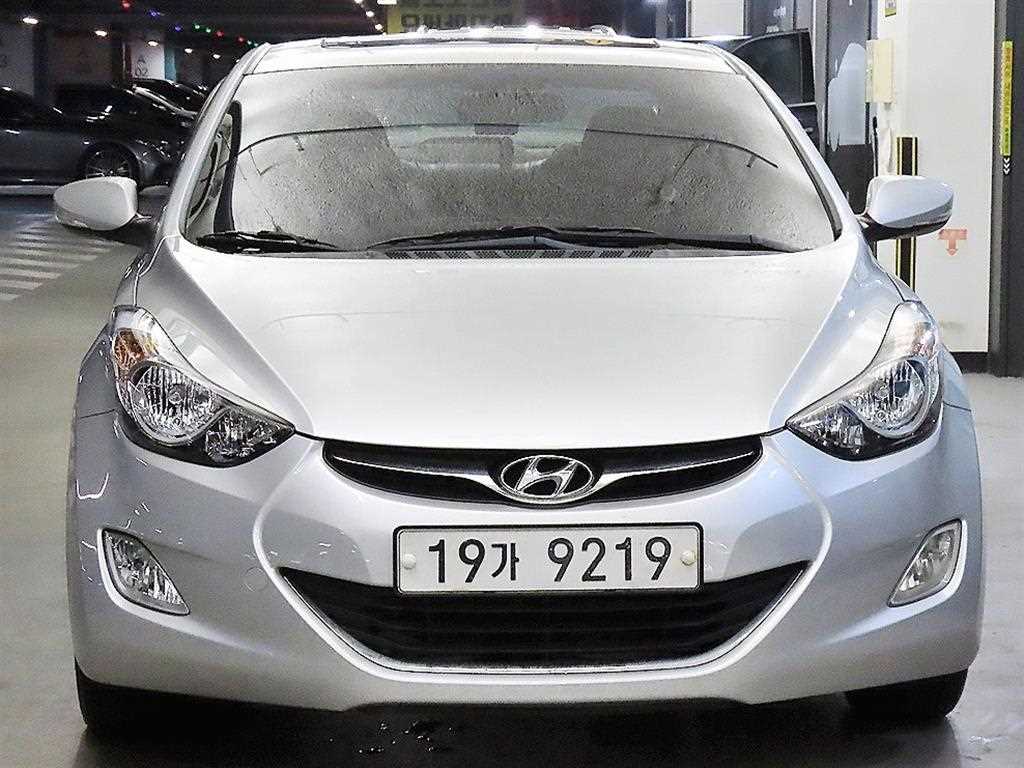 HYUNDAI Avante - Vista 2