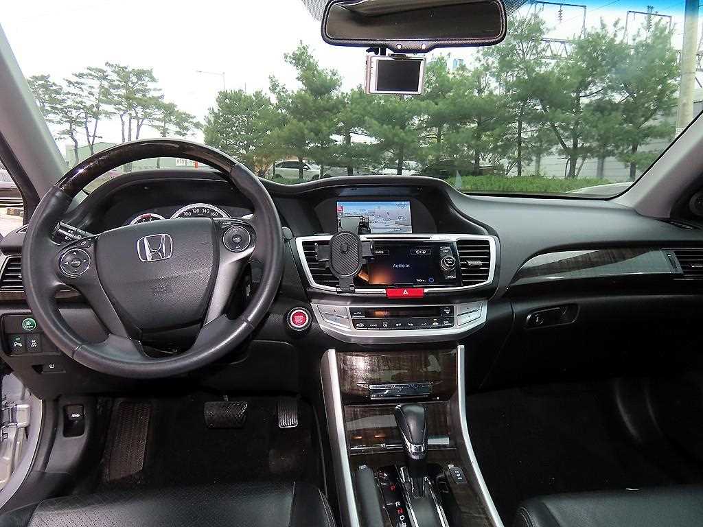 Honda Accord - Vista 7