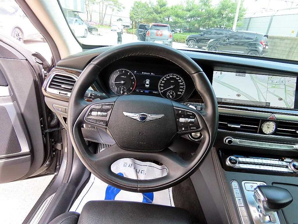 Genesis G90 - Vista 8