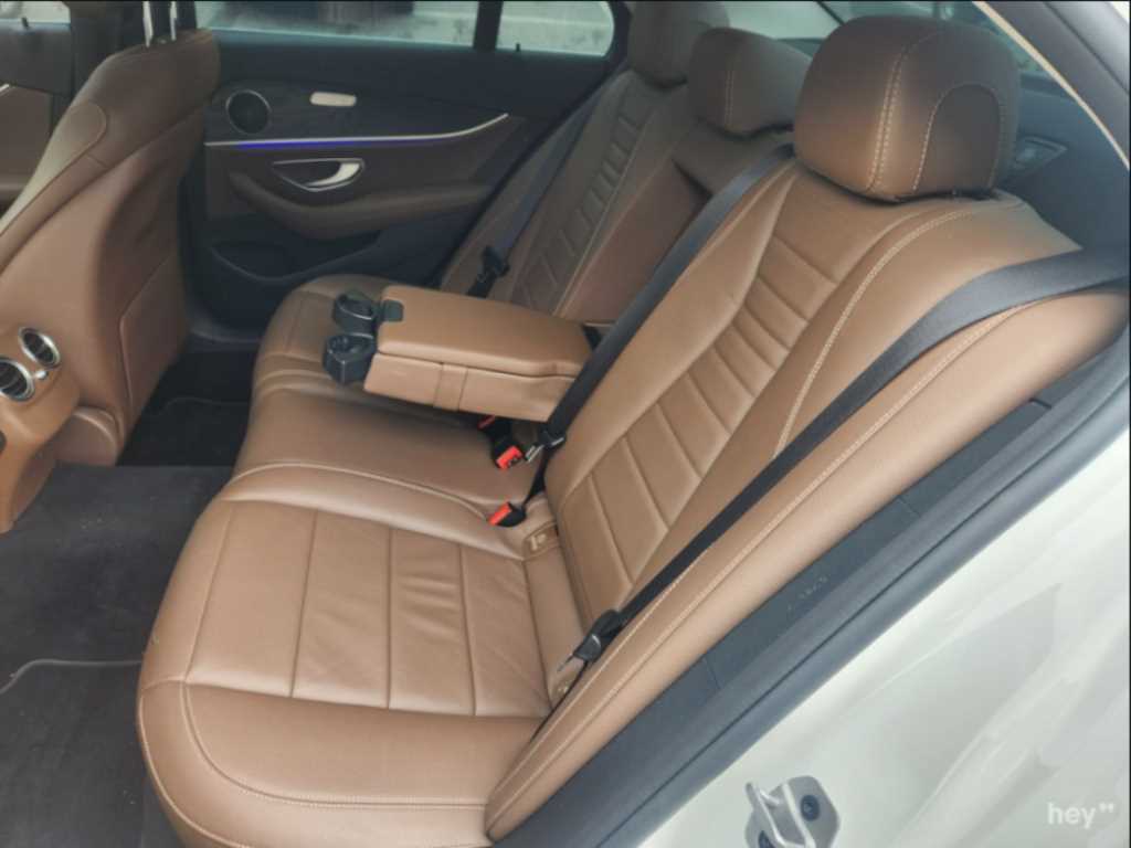 Mercedes Benz E class - Vista 9