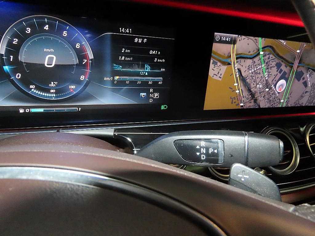 Mercedes Benz E class - Vista 12