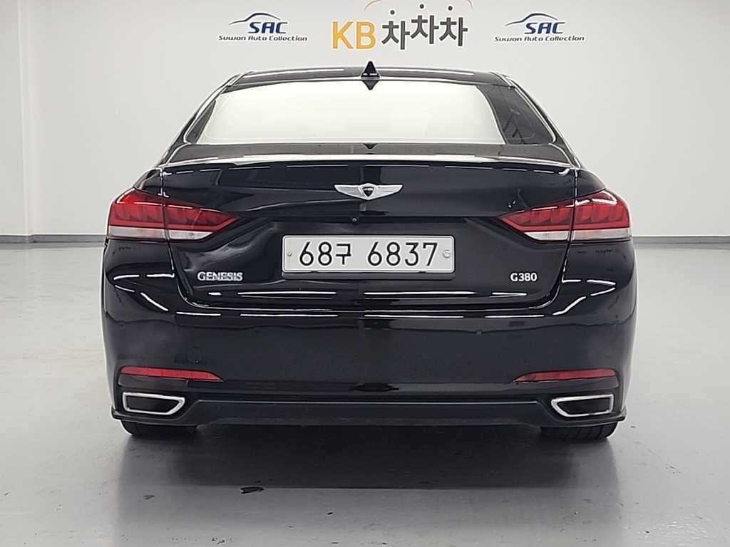 HYUNDAI Genesis - Vista 3