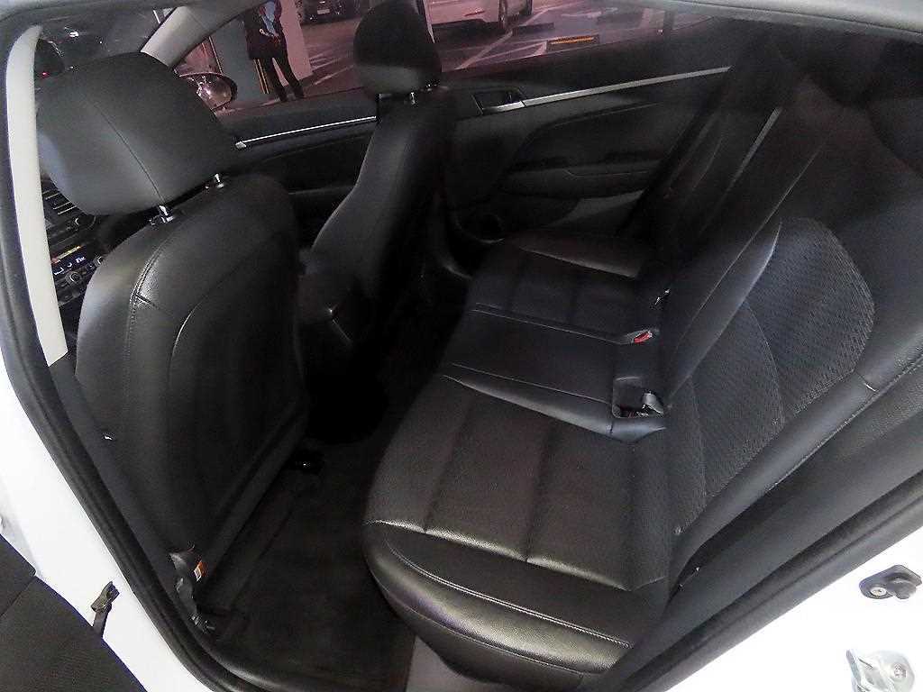 HYUNDAI Avante - Vista 7
