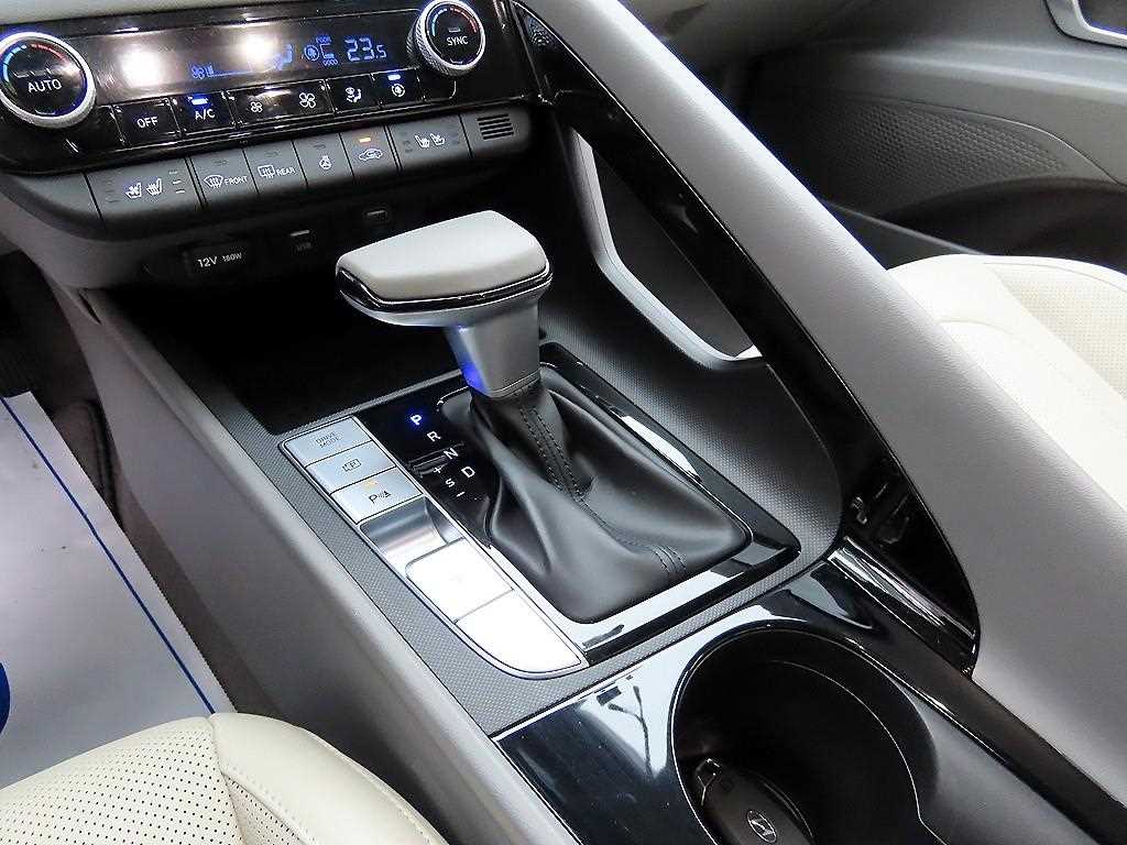 HYUNDAI Avante - Vista 10