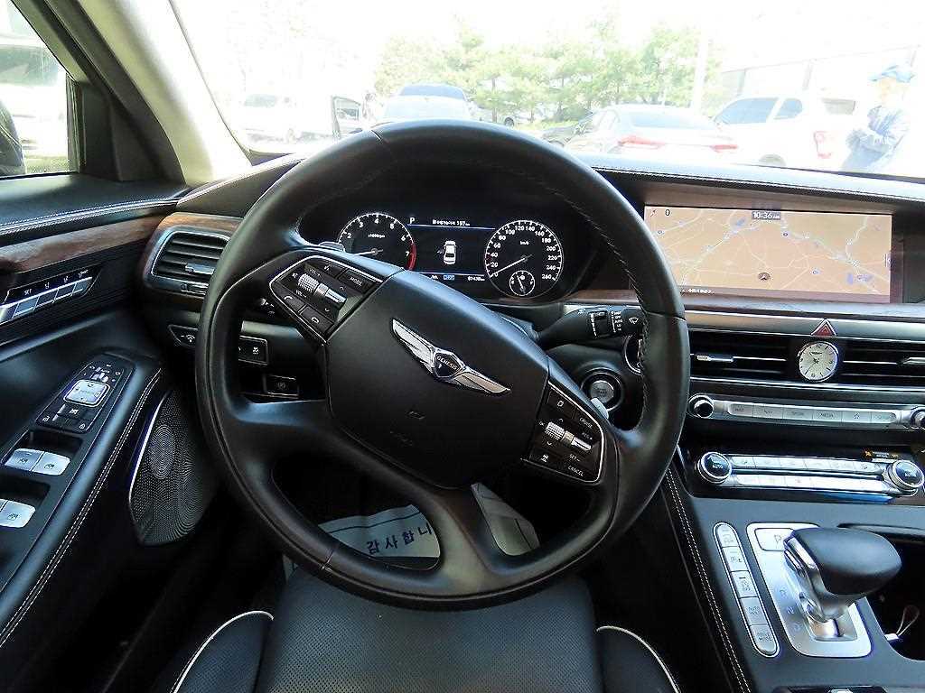 Genesis G90 - Vista 8