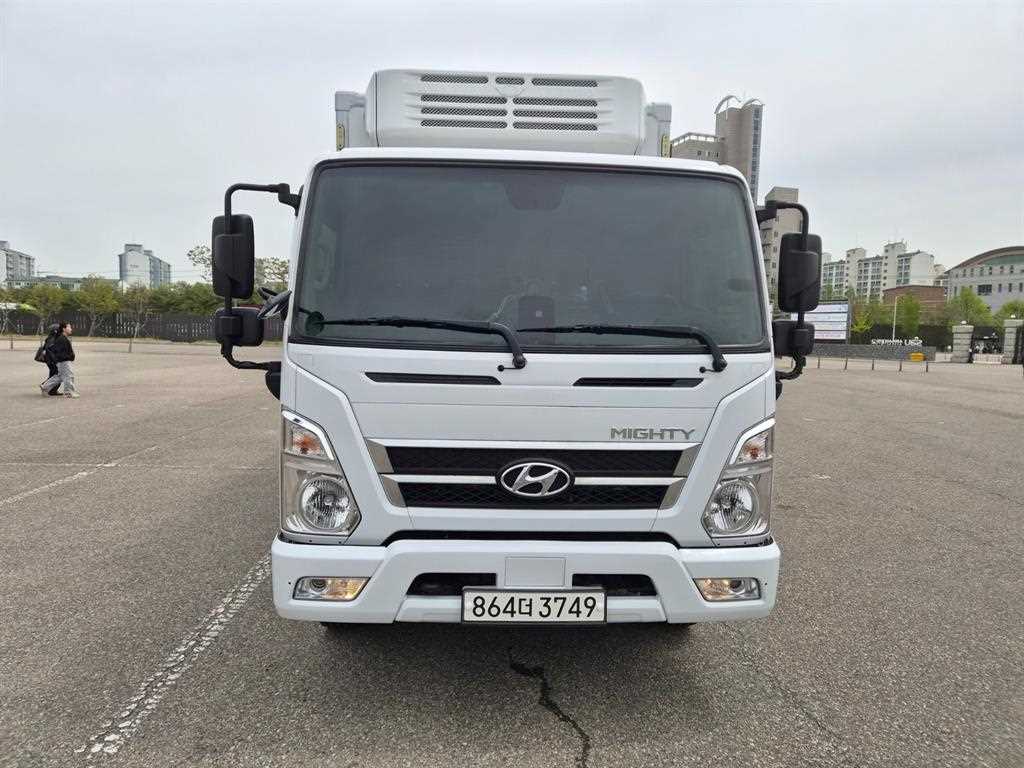 medium and large cargo truck - Vista 3