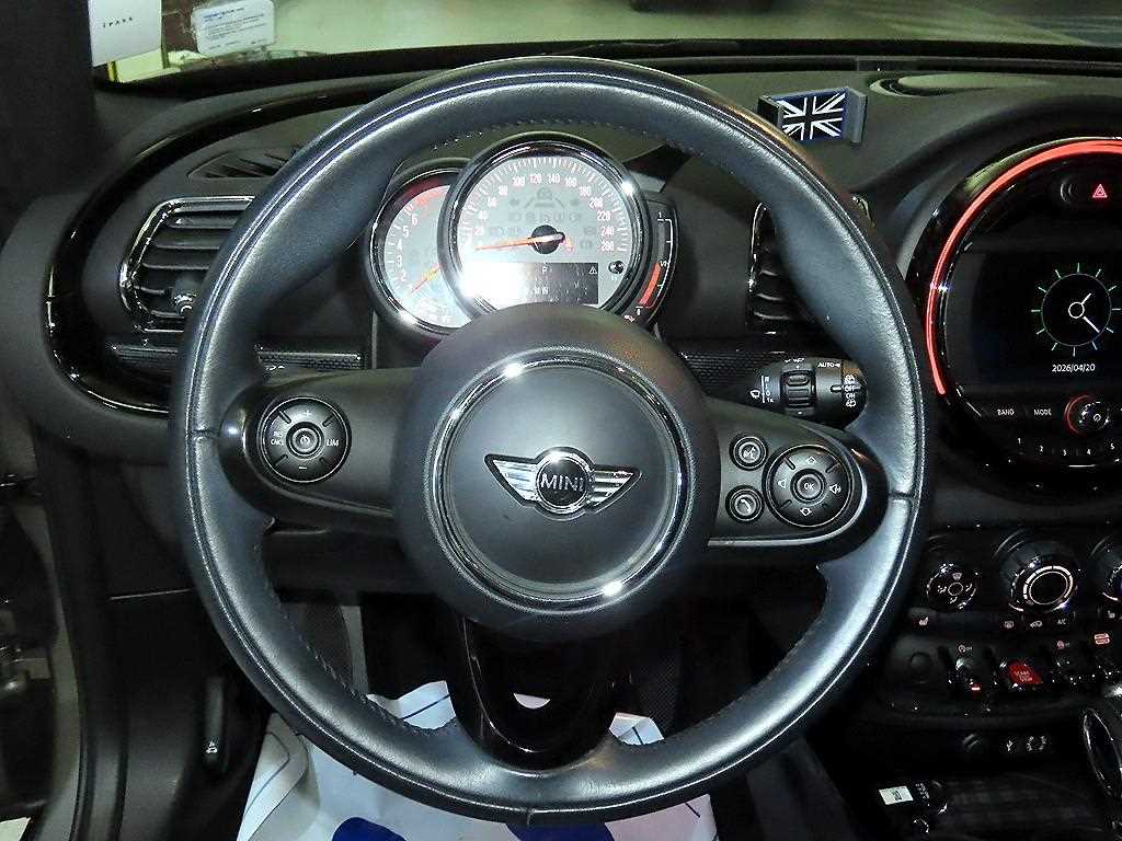 Mini Clubman - Vista 8