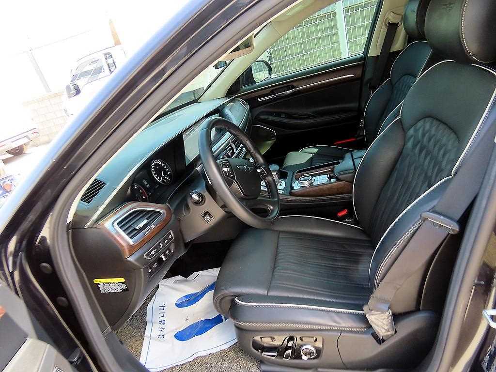 Genesis G90 - Vista 5