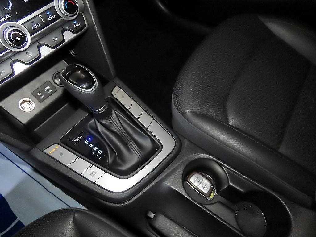 HYUNDAI Avante - Vista 12