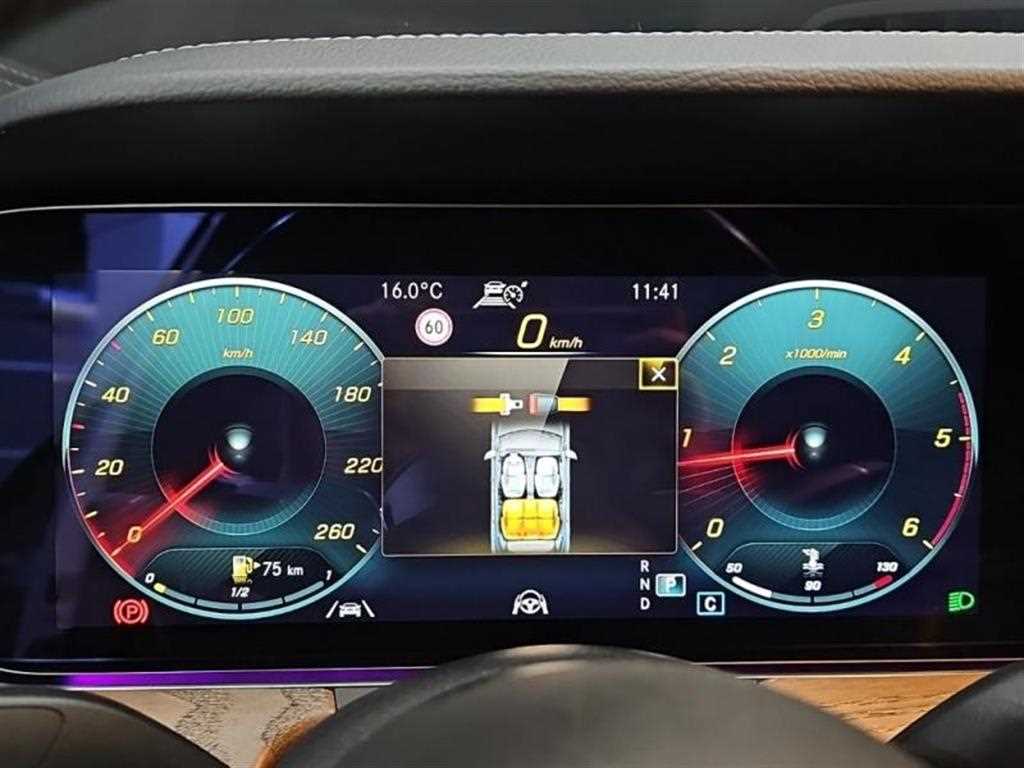 Mercedes Benz E class - Vista 7