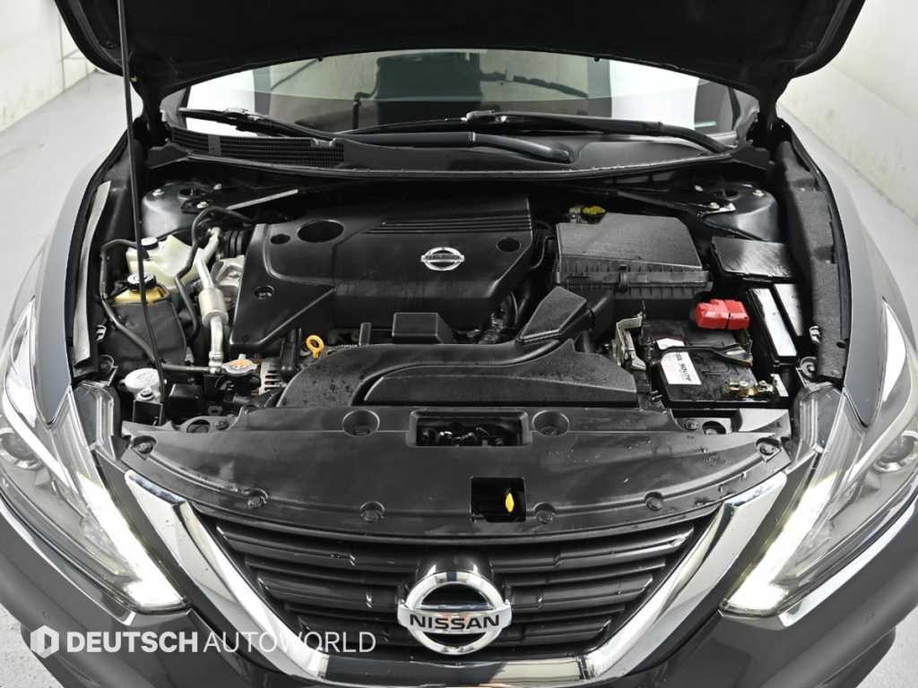 Nissan Altima - Vista 6