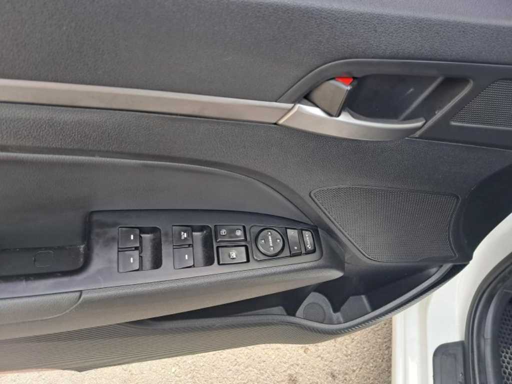 HYUNDAI Avante - Vista 8
