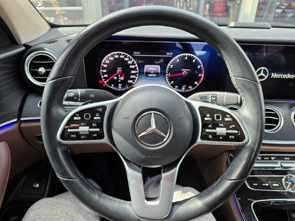 Mercedes Benz E class - Vista 4