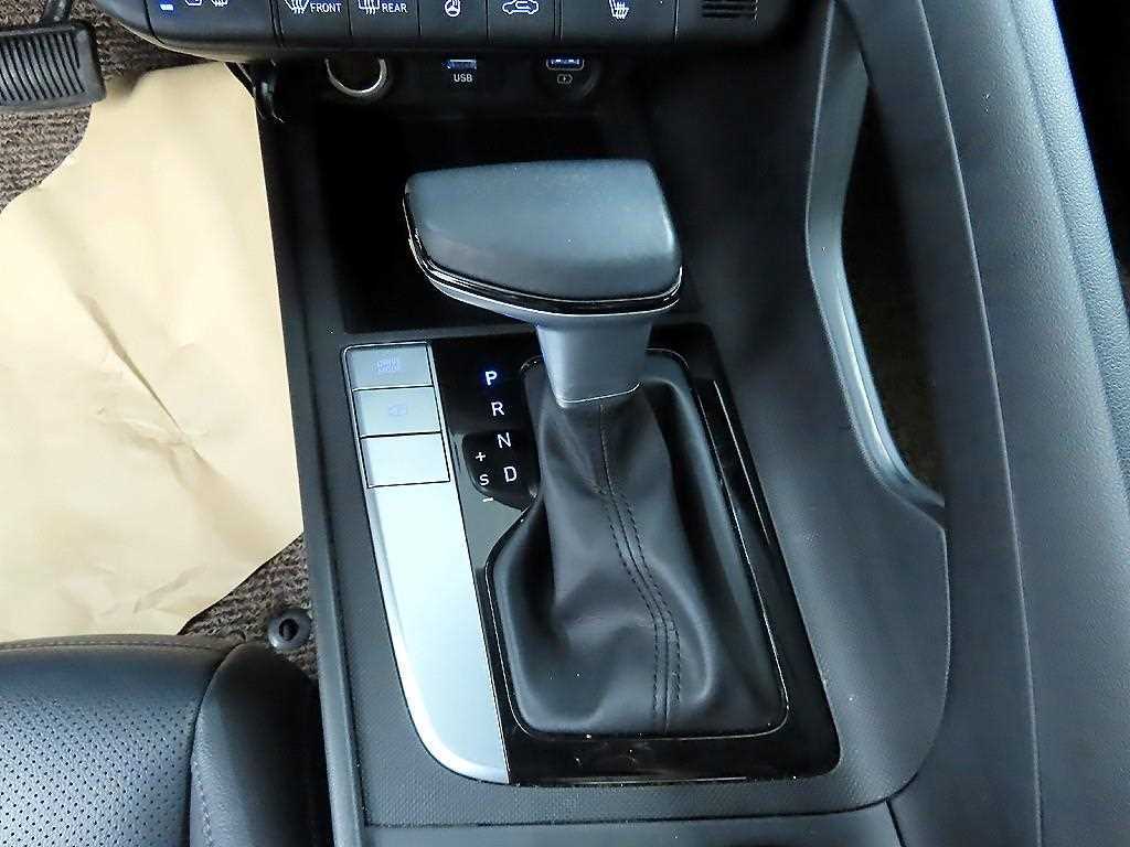 HYUNDAI Avante - Vista 10