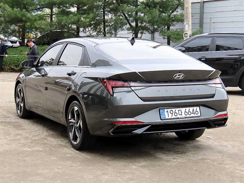 HYUNDAI Avante - Vista 3