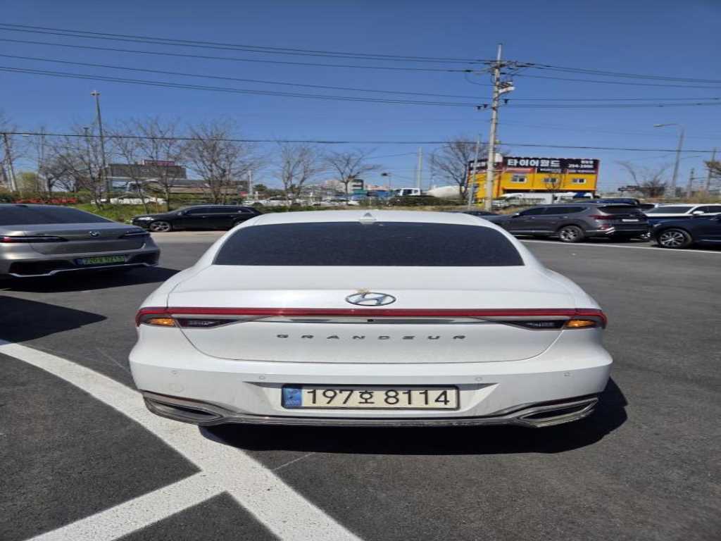 HYUNDAI Grandeur - Vista 3