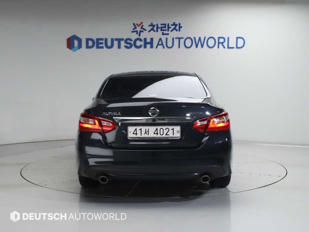 Nissan Altima - Vista 4