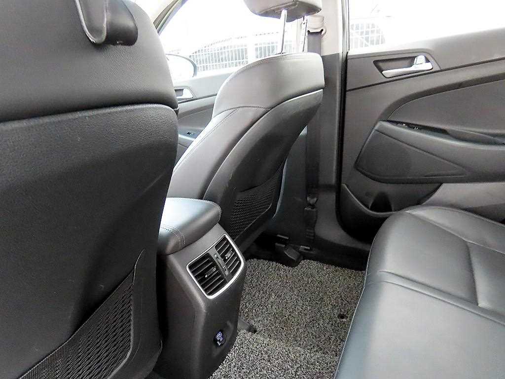 HYUNDAI Tucson 2019 Gris - Importación desde Corea - HF Imports Iquique - Foto 17