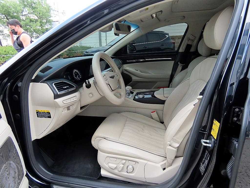 Genesis G90 - Vista 5