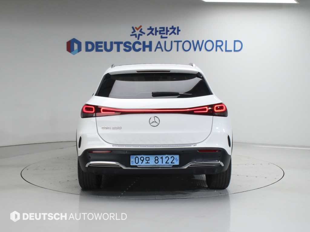 Mercedes Benz EQA - Vista 4