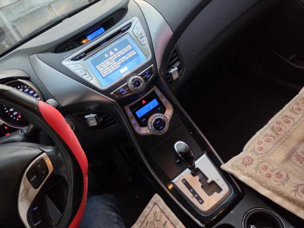 HYUNDAI Avante - Vista 7