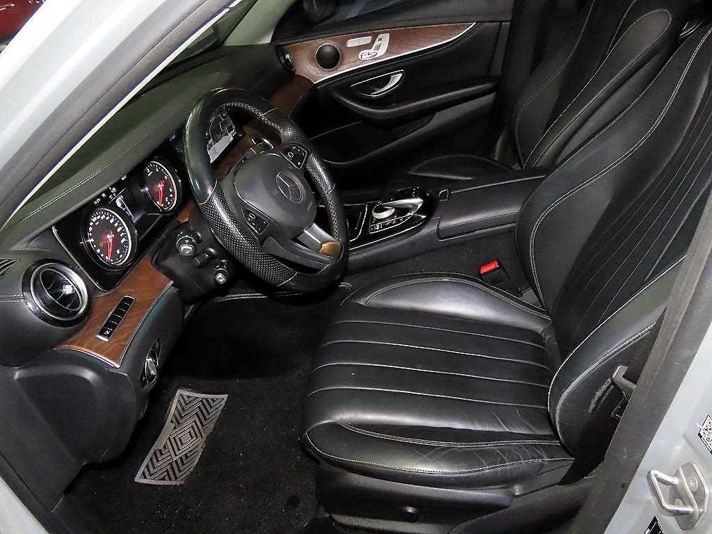 Mercedes Benz E class - Vista 6