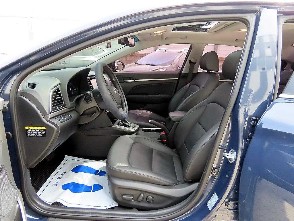 HYUNDAI Avante - Vista 5