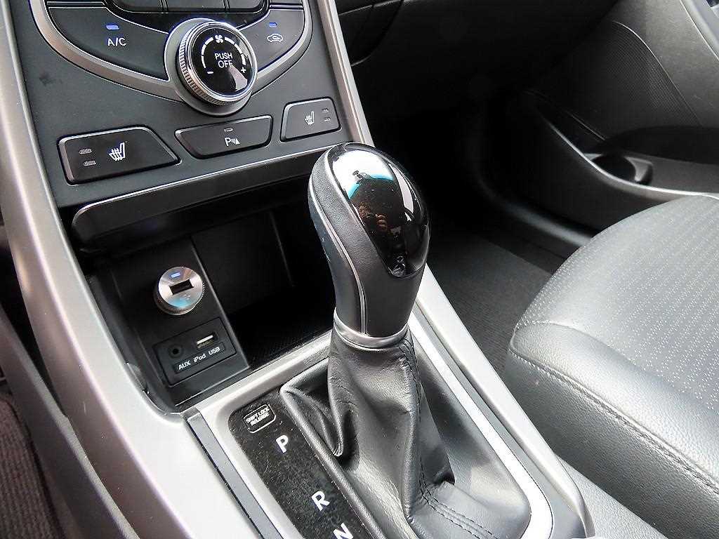 HYUNDAI Avante - Vista 11