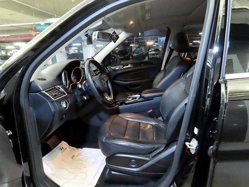 Mercedes Benz GLE Class - Vista 6