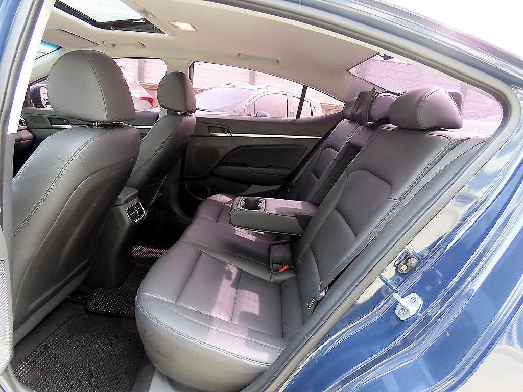 HYUNDAI Avante - Vista 6