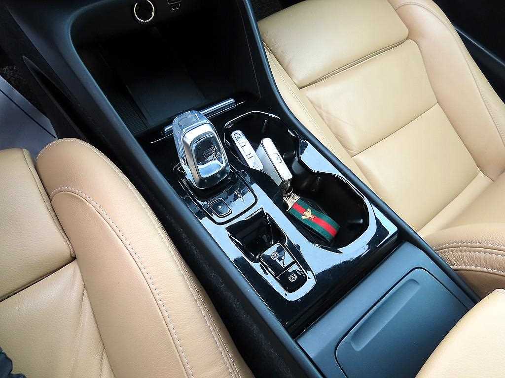 Volvo XC40 - Vista 10