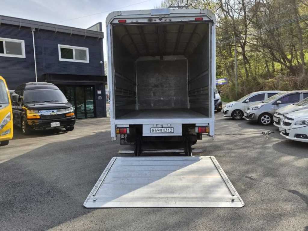 medium and large cargo truck - Vista 6