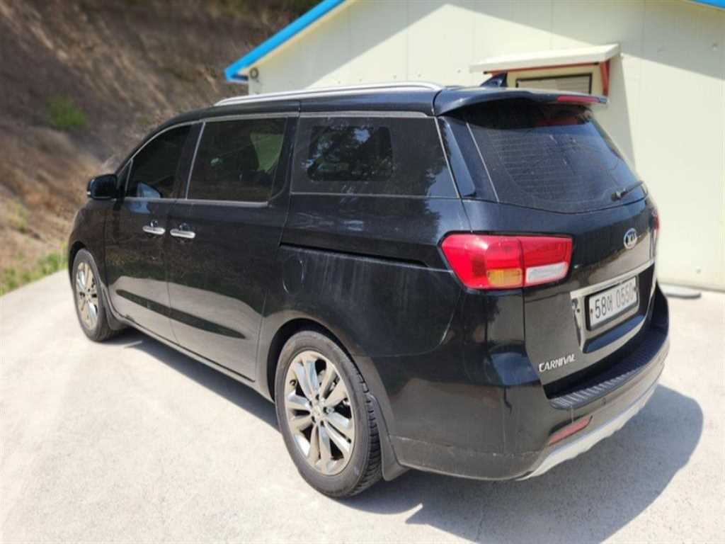 KIA Carnival - Vista 5
