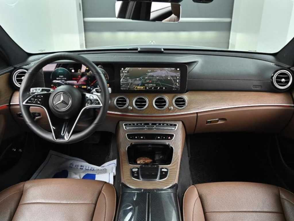 Mercedes Benz E class - Vista 7