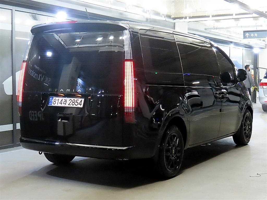 HYUNDAI Staria - Vista 4