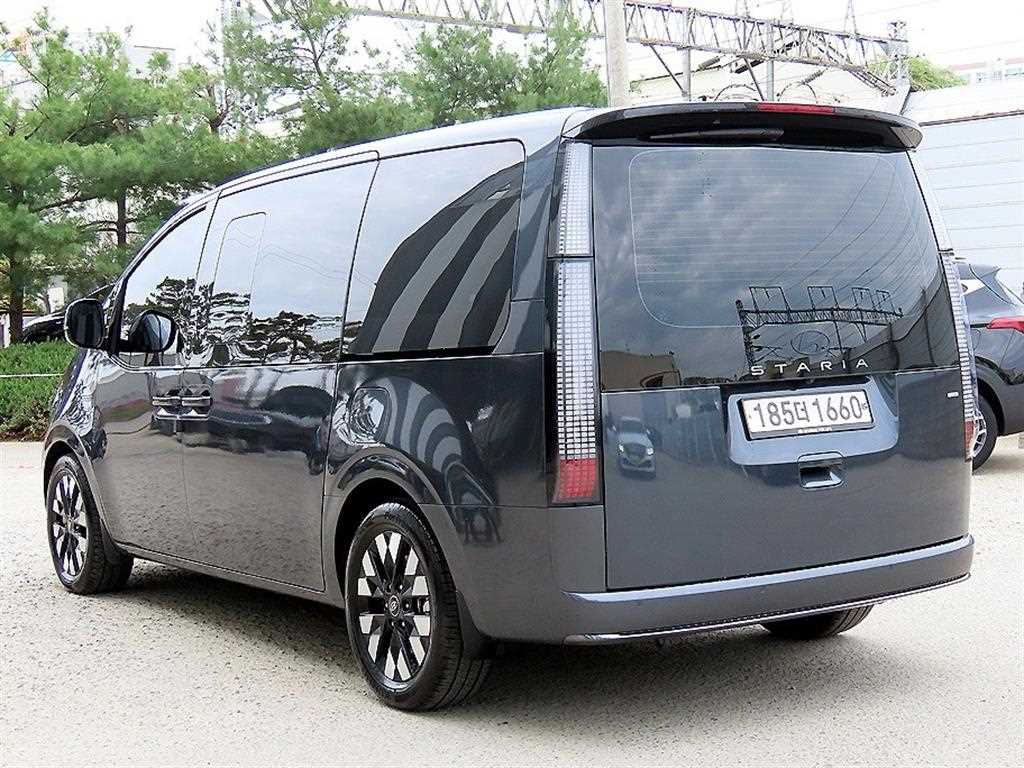 HYUNDAI Staria - Vista 3