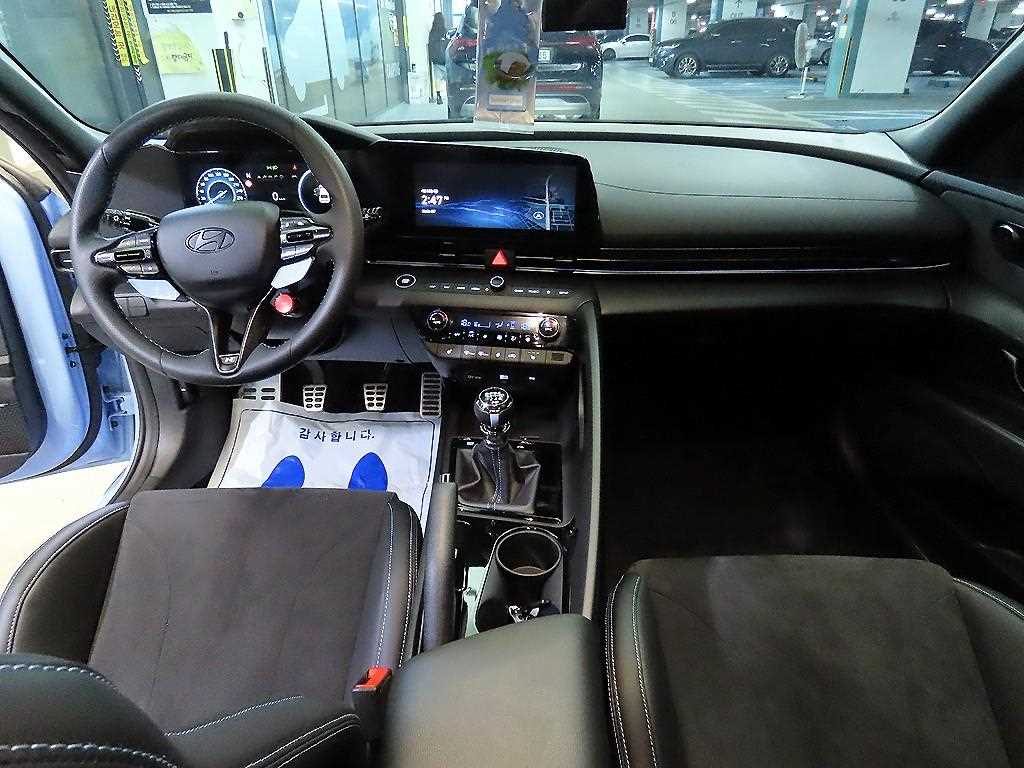 HYUNDAI Avante - Vista 10