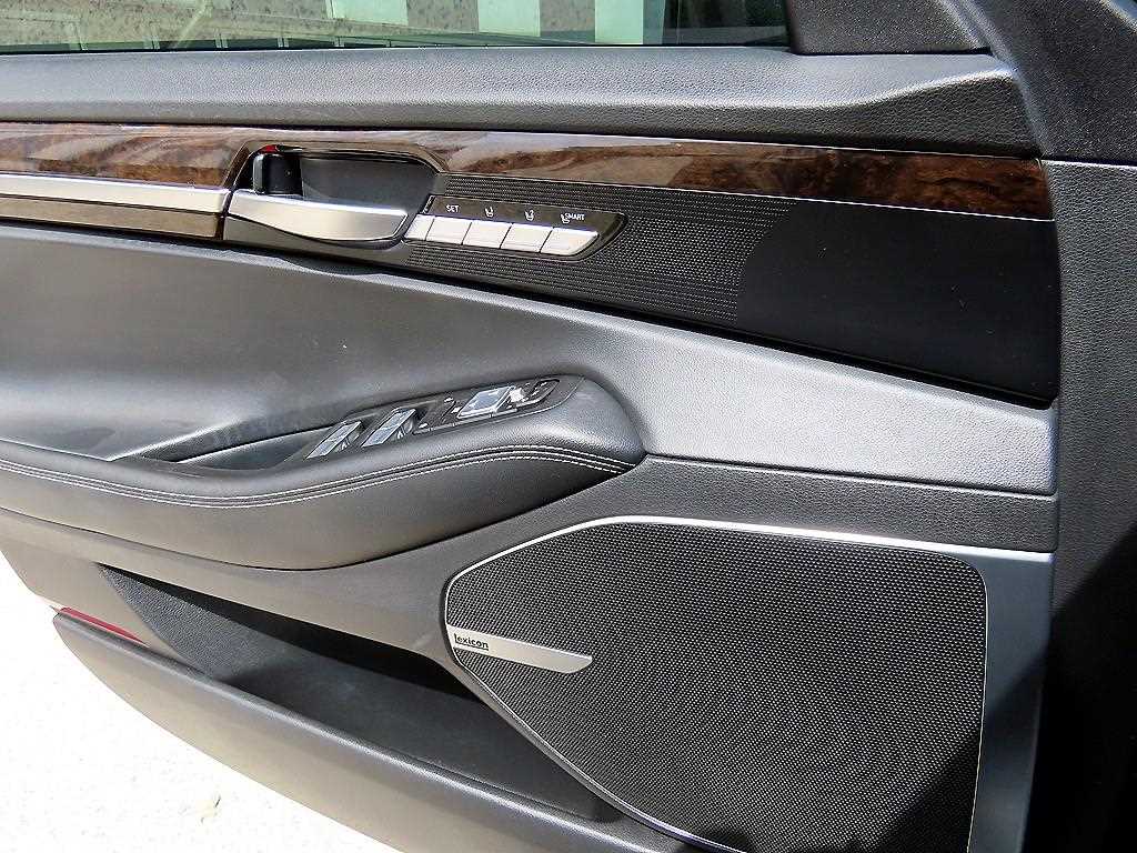 Genesis G90 - Vista 11