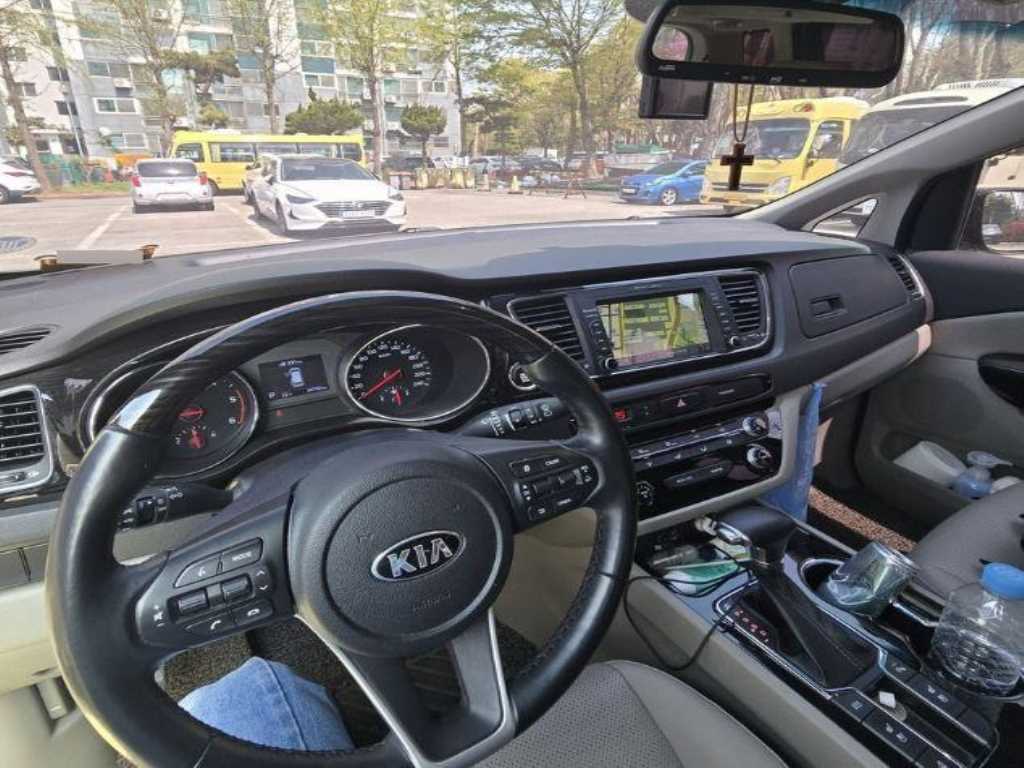 KIA Carnival - Vista 4