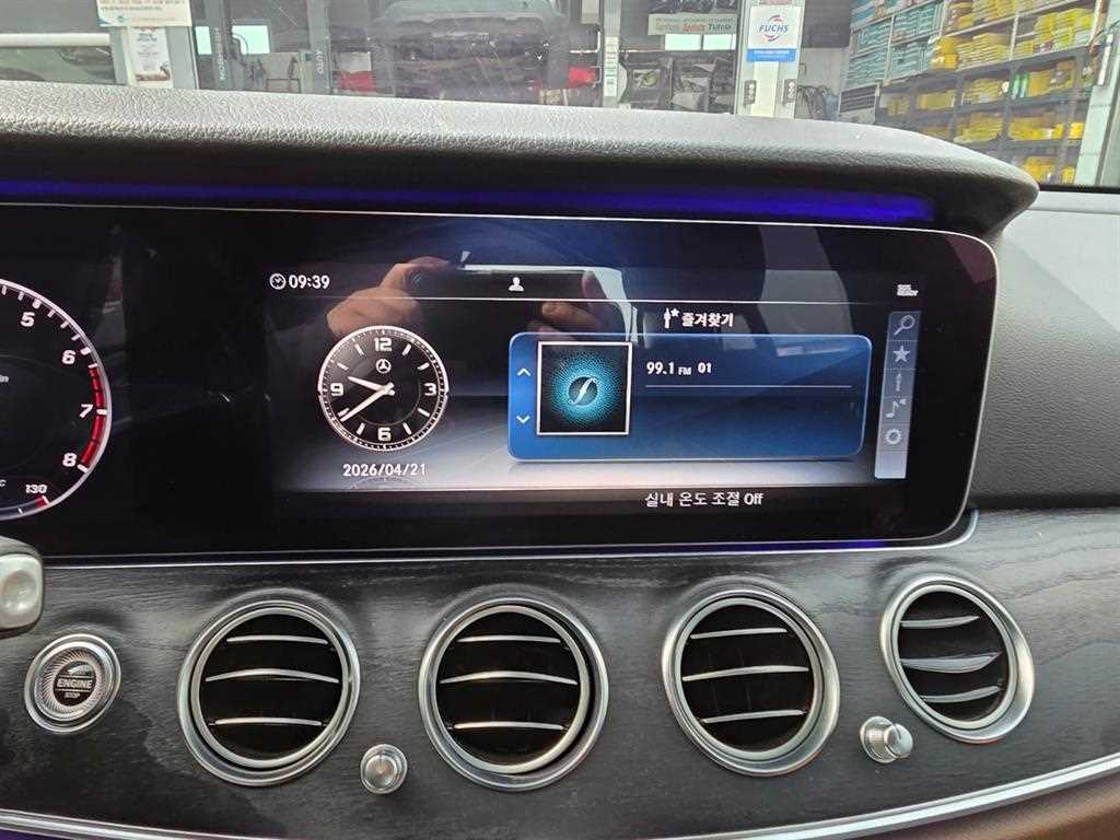 Mercedes Benz E class - Vista 7
