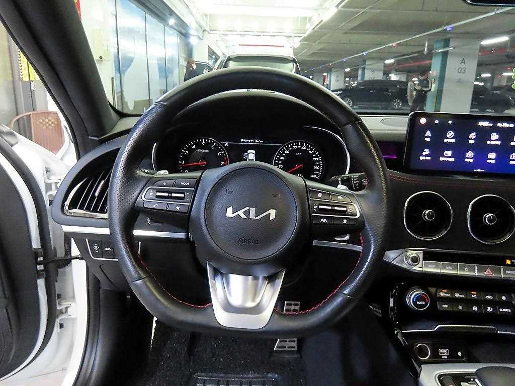 KIA Stinger - Vista 8