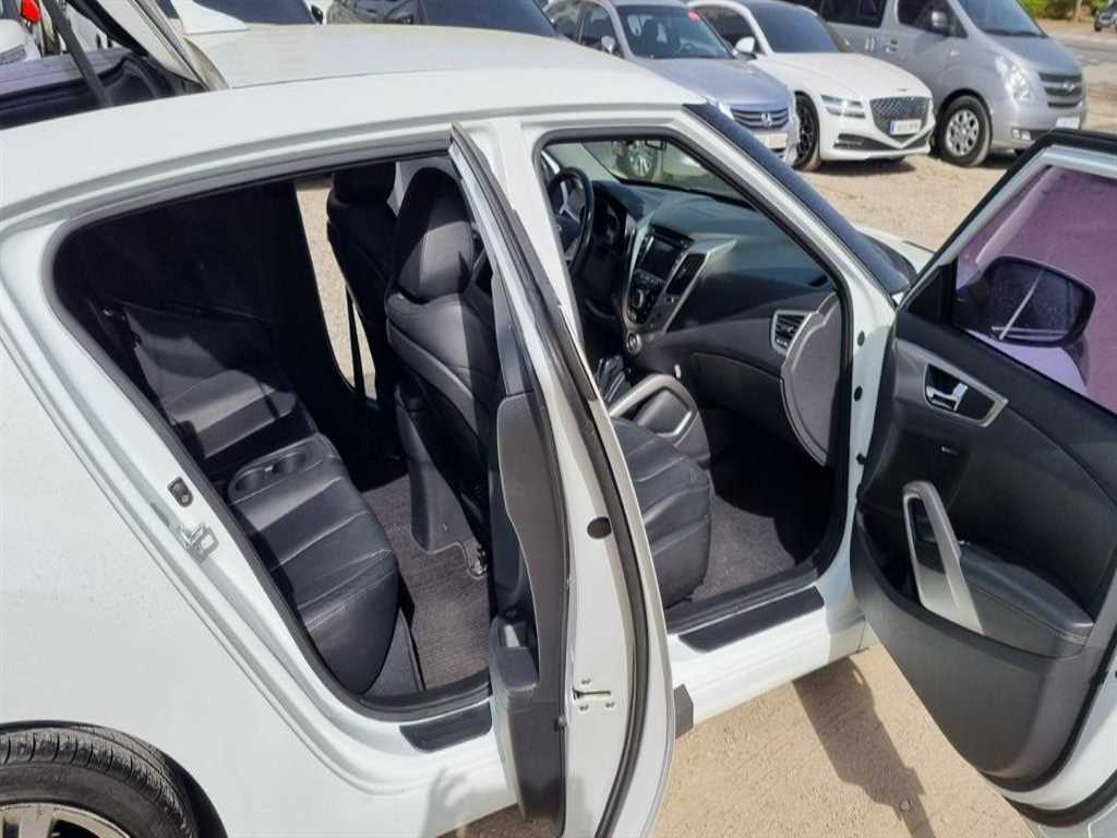 HYUNDAI Veloster - Vista 10