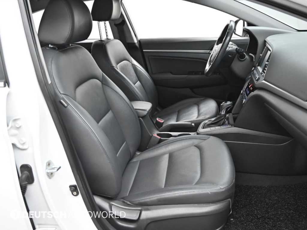 HYUNDAI Avante - Vista 10