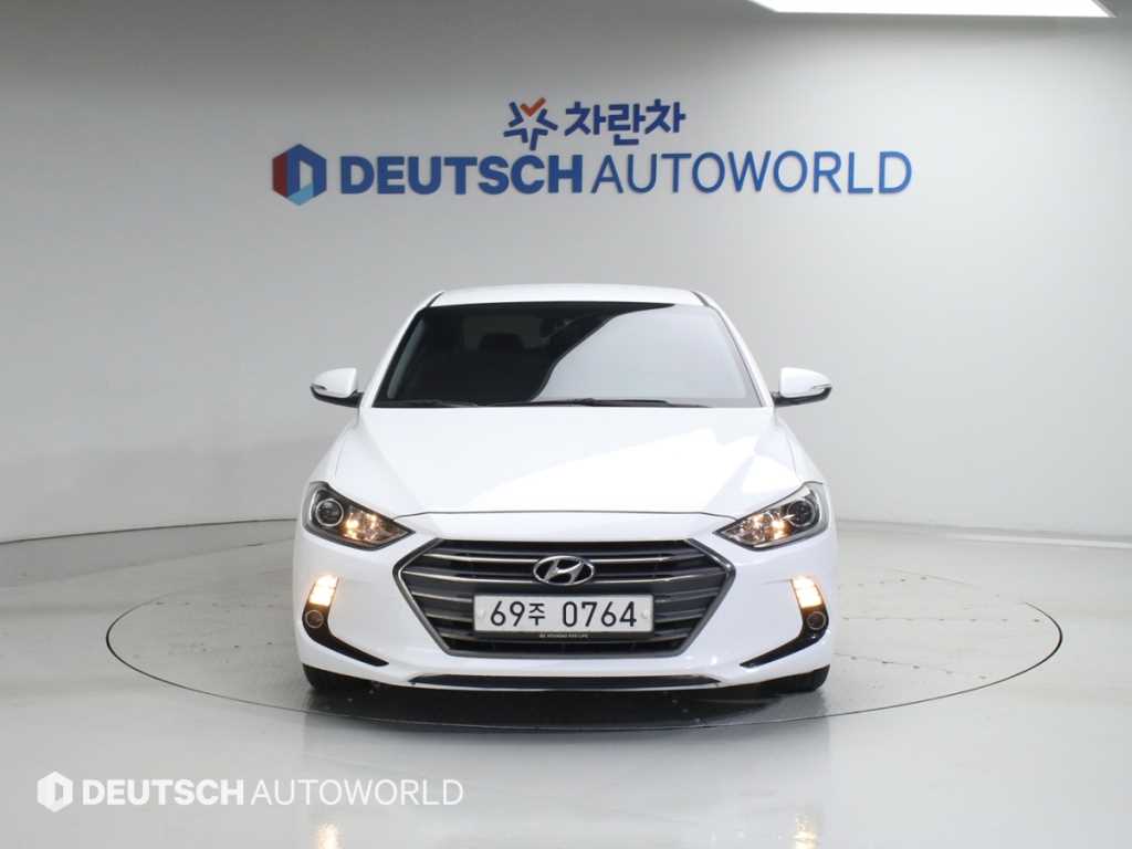 HYUNDAI Avante - Vista 3