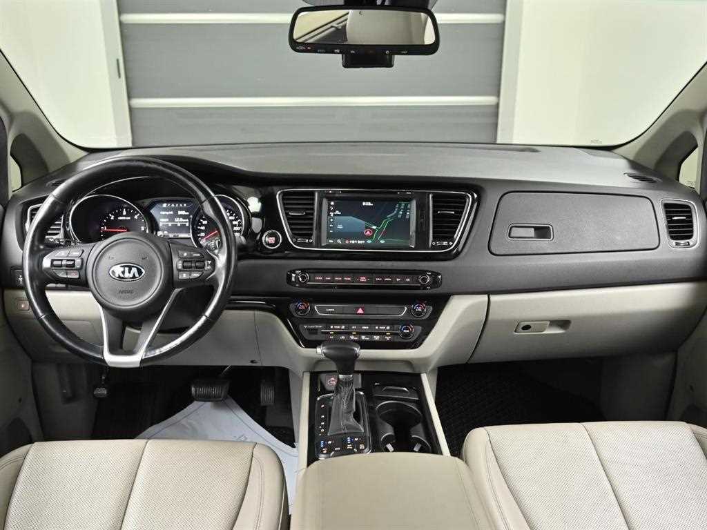 KIA Carnival - Vista 7