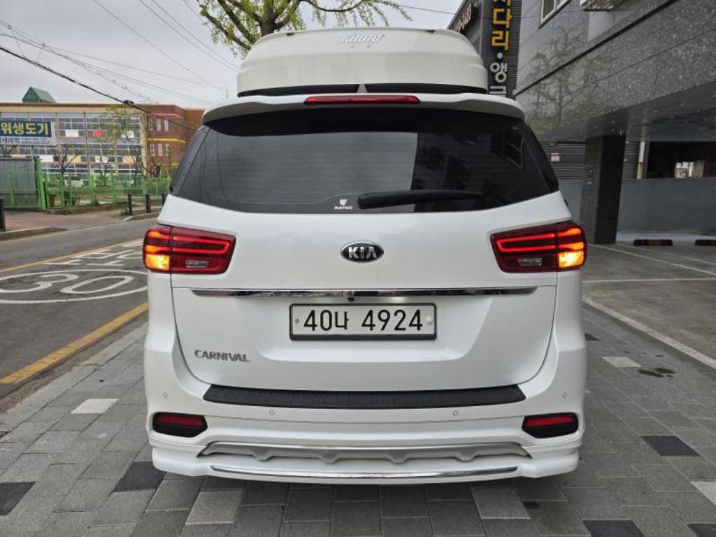 KIA Carnival - Vista 5