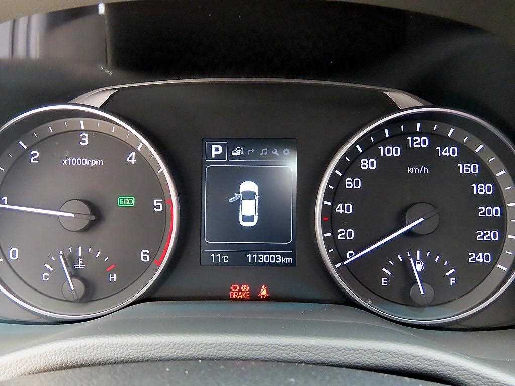 HYUNDAI Avante - Vista 9