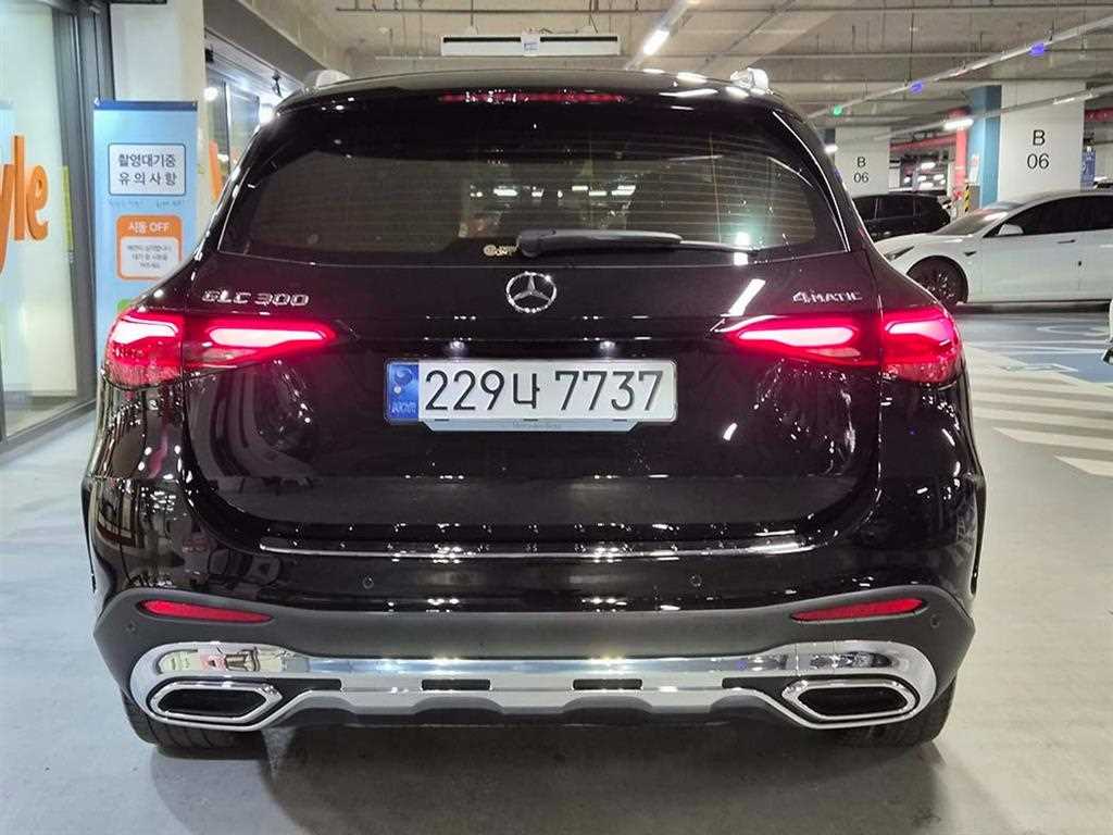 Mercedes Benz GLC Class - Vista 5